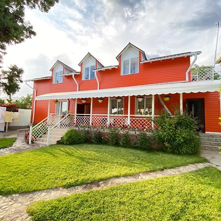 Osobyi Guest House Tsjolpon-Ata Eksteriør bilde
