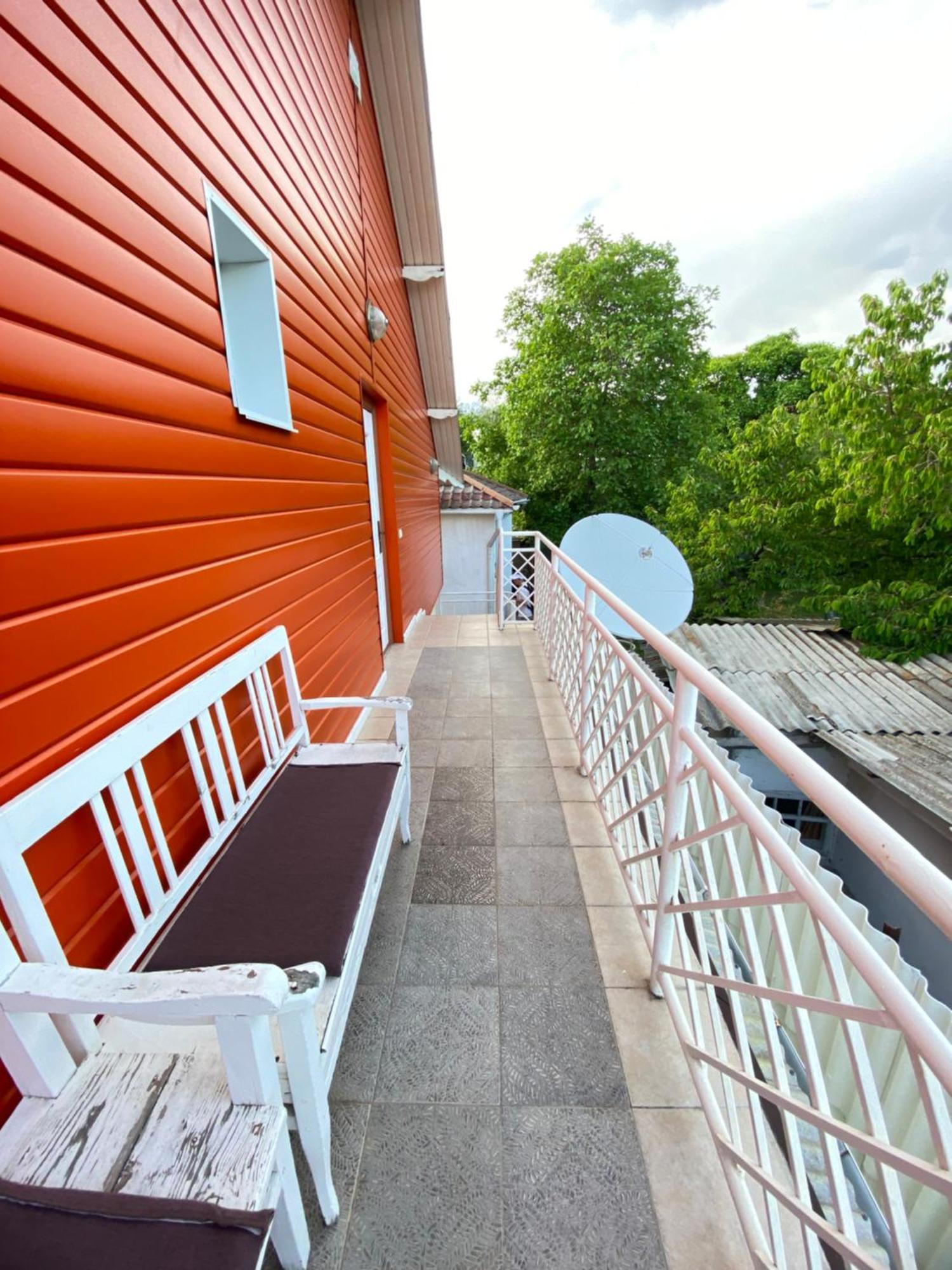 Osobyi Guest House Tsjolpon-Ata Eksteriør bilde