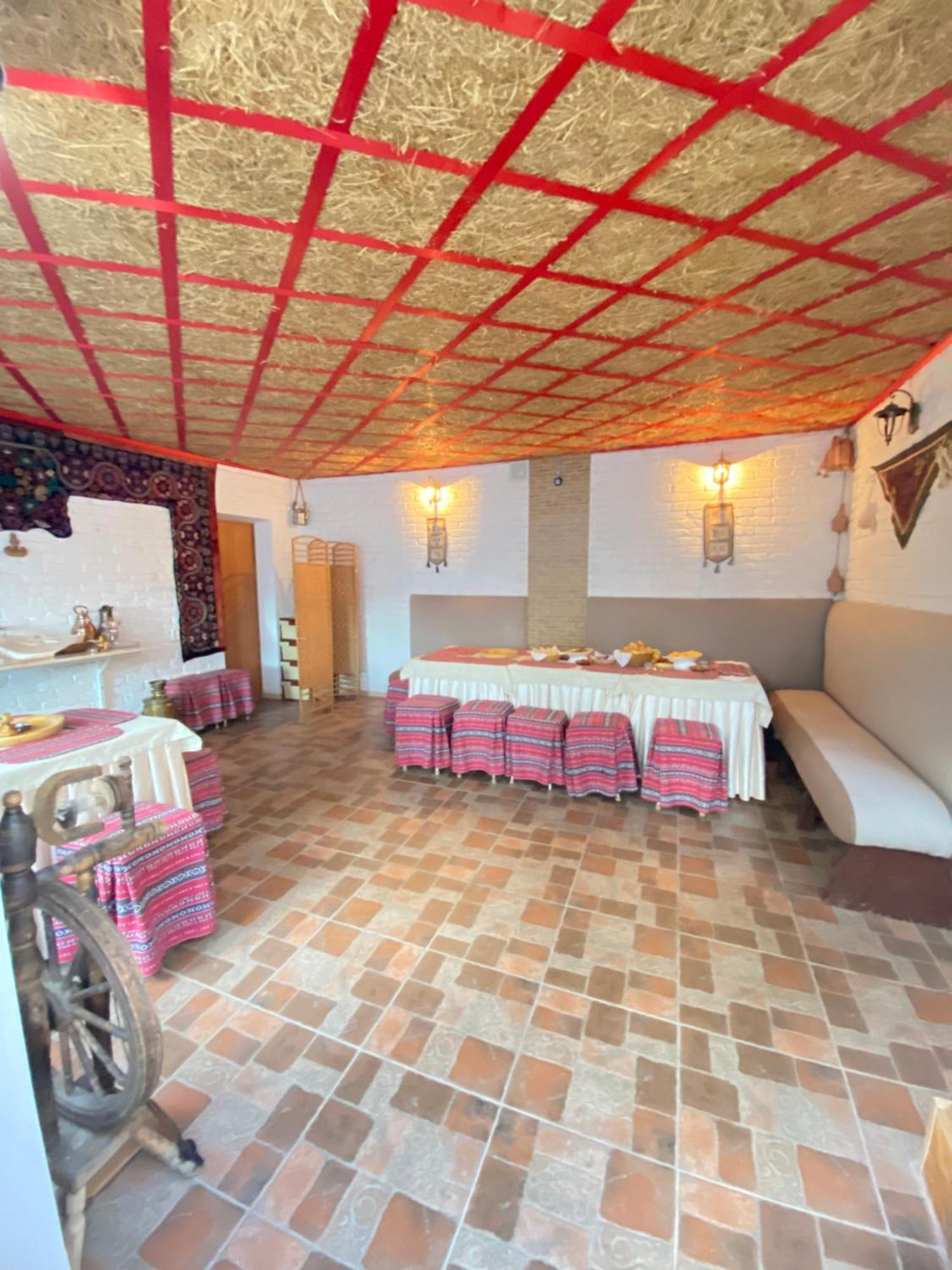 Osobyi Guest House Tsjolpon-Ata Eksteriør bilde